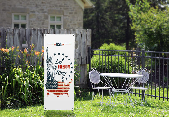 outdoor 4th of July decorating idea with a free-standing display