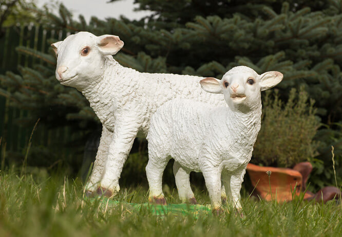 Easter decoration idea for church with decorative lambs on the lawn
