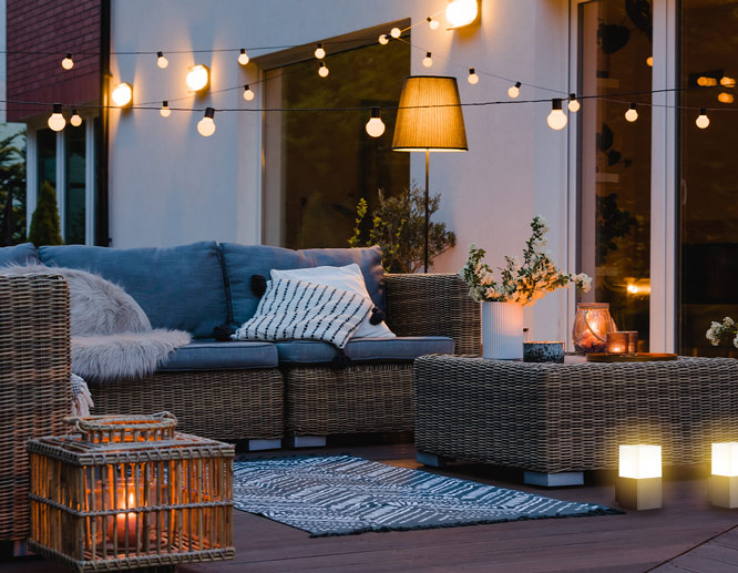 Illuminated front patio decor ideas for the overhead and the floor