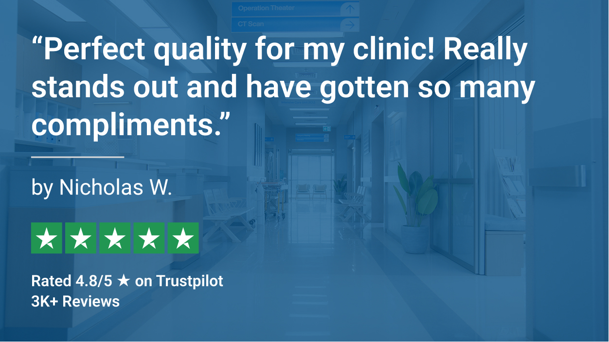 Customer review highlighting clinic signage quality with five-star Trustpilot rating.