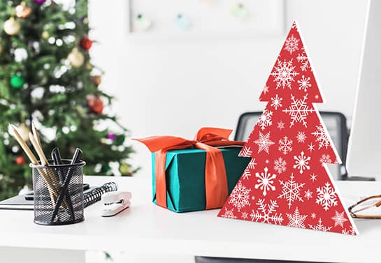 2D-Christmas-tree-on-desk