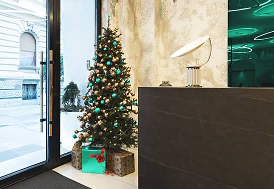 Christmas-tree-in-office
