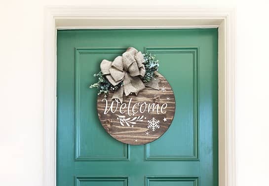 Door-wooden-decor-for-Christmas