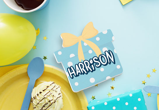 Gift shaped sitting card Gift-shaped-sitting-card