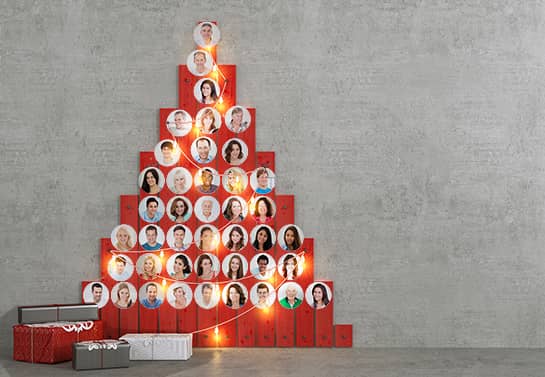 christmas-tree-with-employee-pictures-decoration