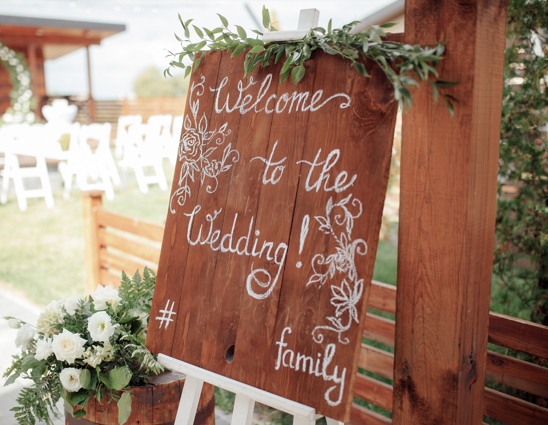 diy-wood-wedding-hashtag-sign
