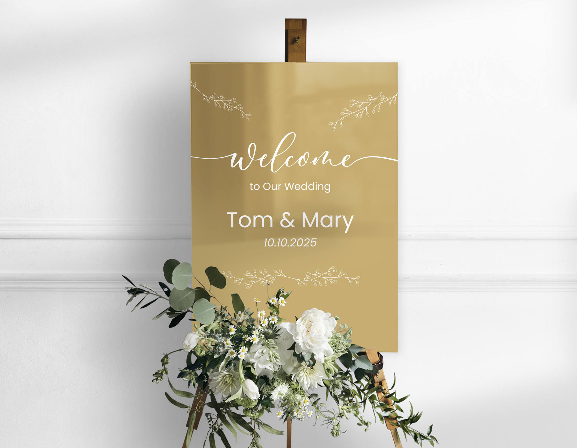gold-welcome-sign-tom-mary-wedding