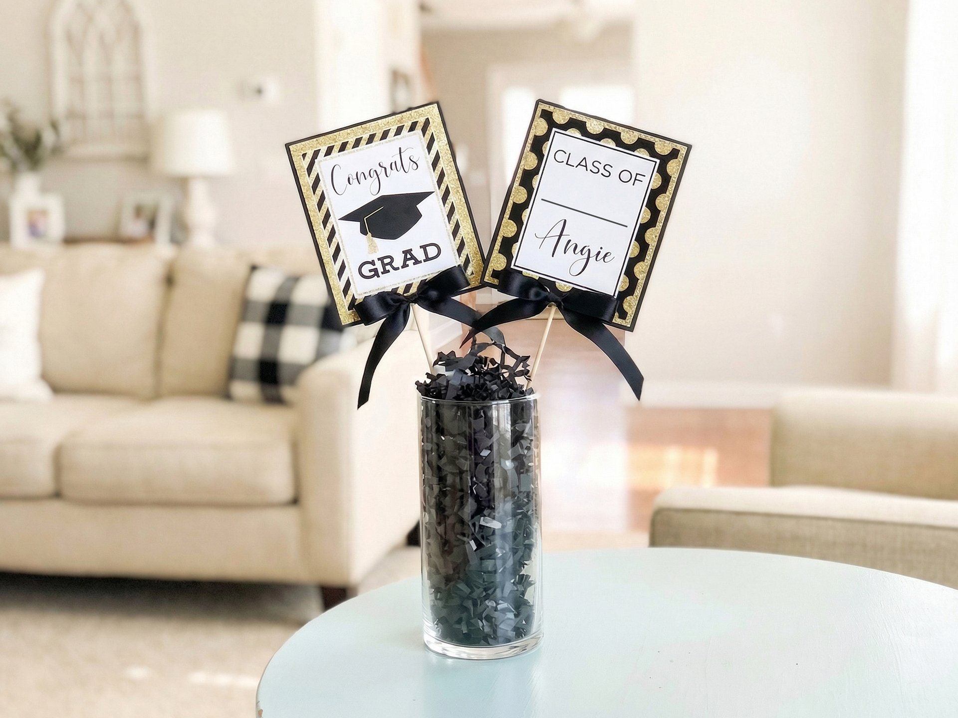 graduation-themed-centerpieces-on-the-table