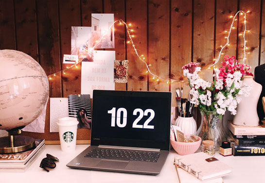 home-office-illuminated-decor