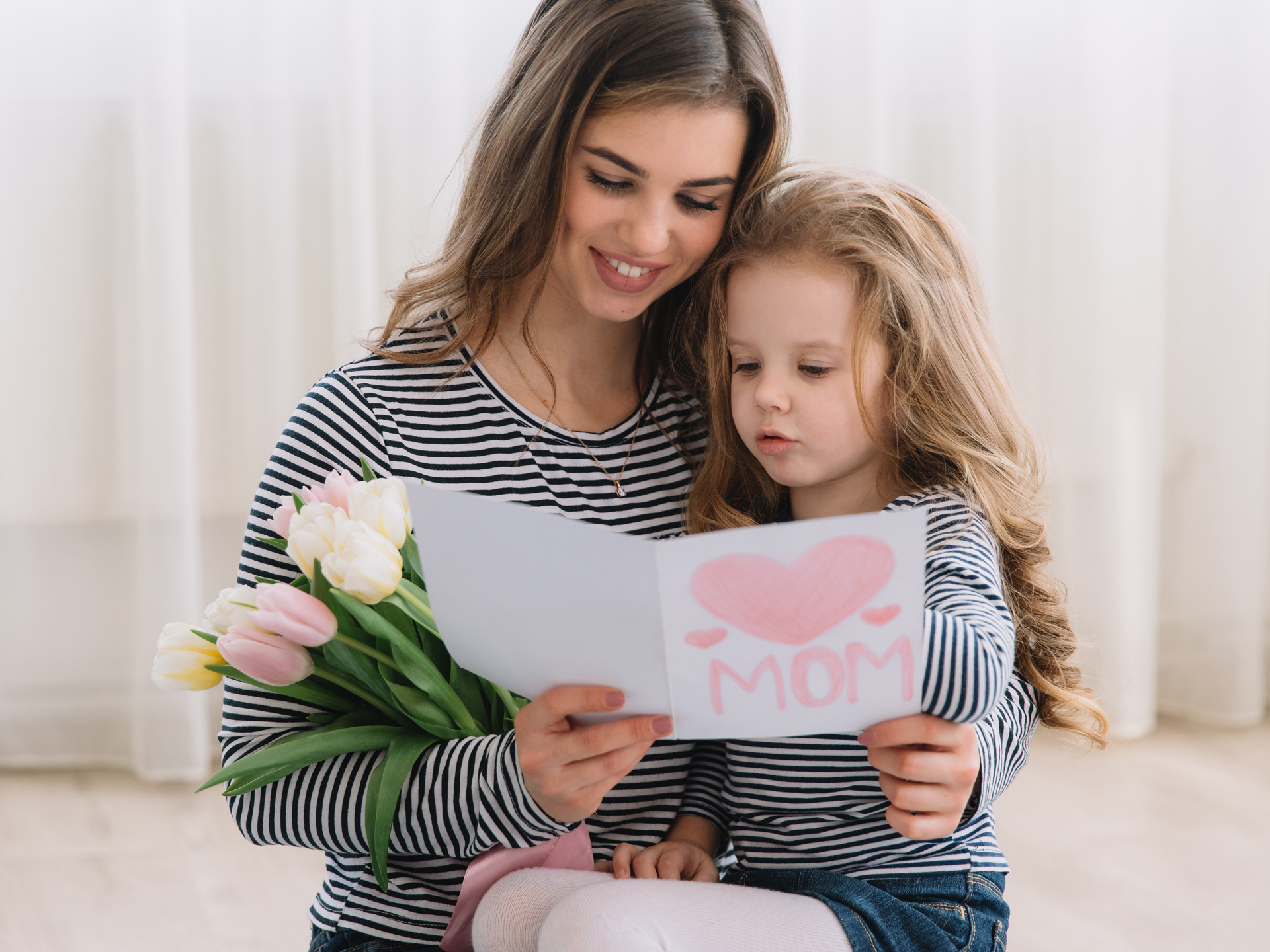 mother-and-daughter-reading-card