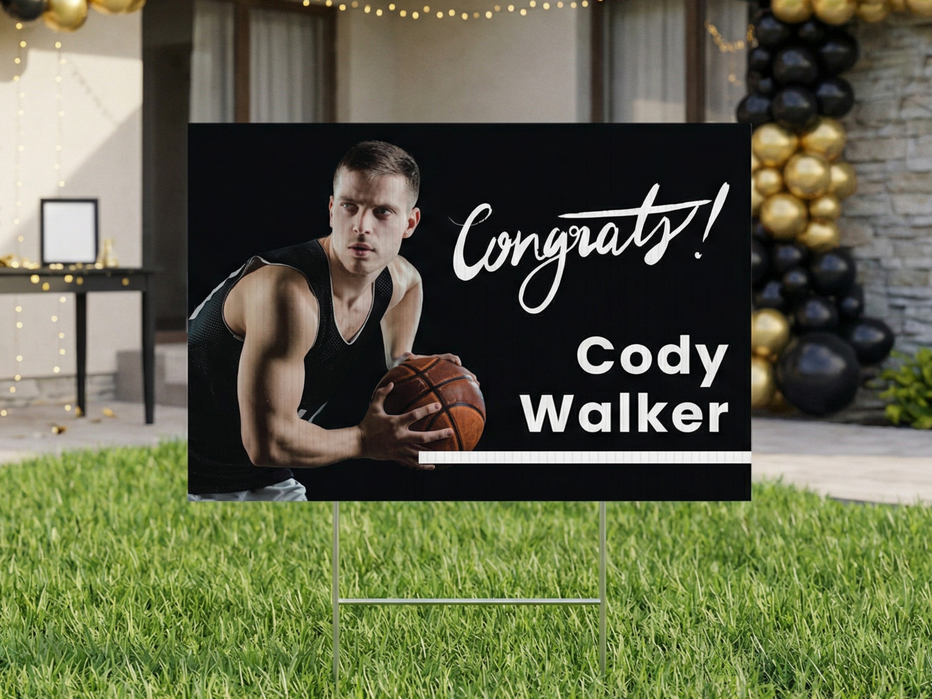 outdoor-graduation-lawn-sign-featuring-custom-photo