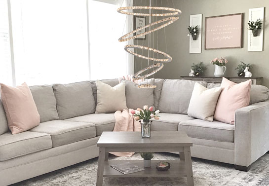pretty-chandelier-for-feminine-home-office