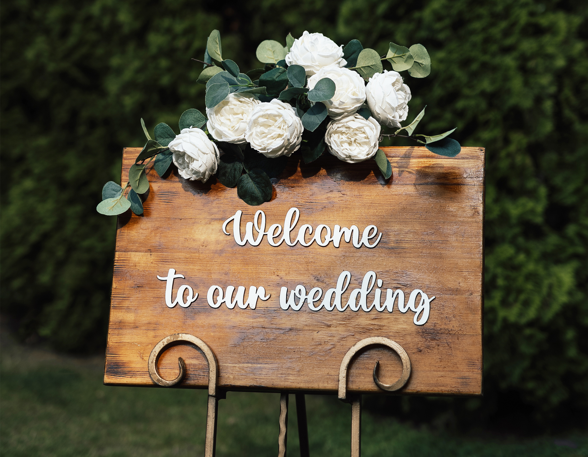 rustic-wood-welcome-wedding-sign
