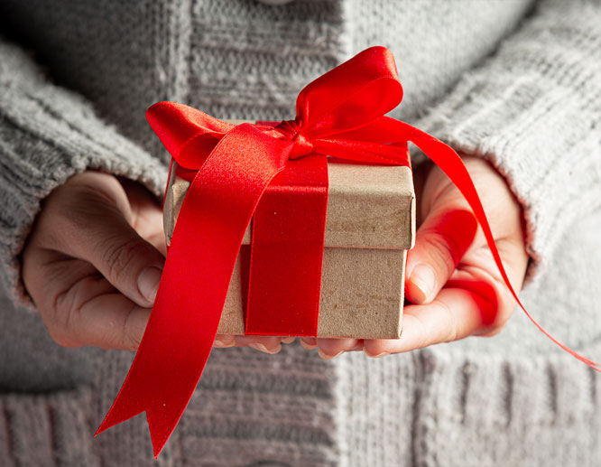 send-holiday-gifts-to-loyal-customers